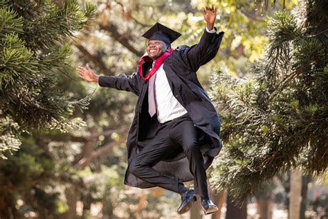 34 Graduation Picture Ideas & Poses for High School & College