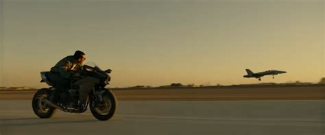 JNC THEATER: Tom Cruise uncovers his old Kawasaki Ninja in Top Gun: Maverick trailer | Japanese ...