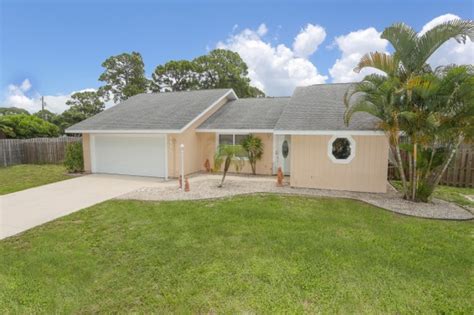 Venice, Florida Vacation Rental | Falcon Beach & Pool House | 3 Bedrooms 2 Bathrooms Villa ...