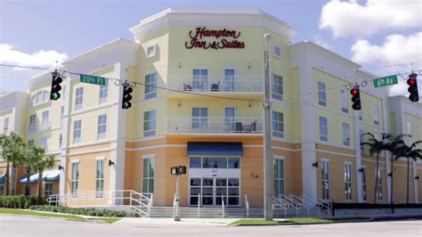 Hampton Inn & Suites Vero Beach Downtown - YouTube