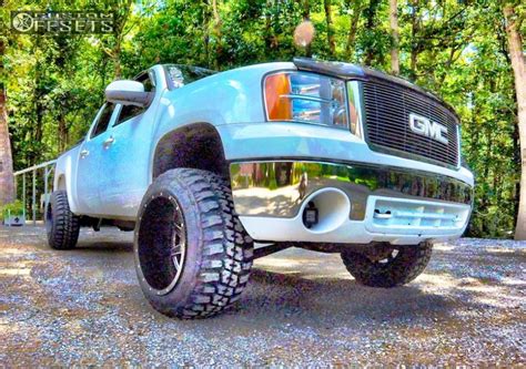 2008 GMC Sierra 1500 Fuel Maverick Rough Country Suspension Lift 3.5" | Custom Offsets