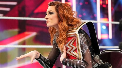 Becky Lynch Shows Off New Look Following WWE Raw Haircut - WrestleTalk