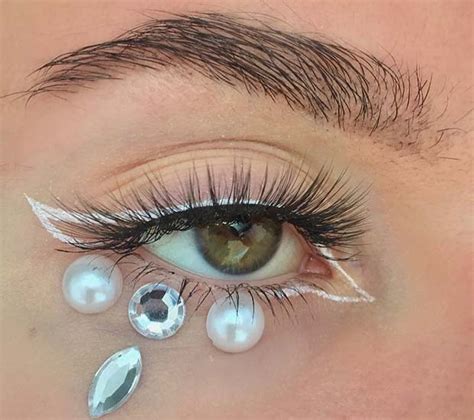 Angel Halo Makeup : Using a few supplies from your local crafts store ...