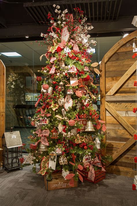 Farmhouse Christmas | Christmas tree themes, Country christmas trees ...