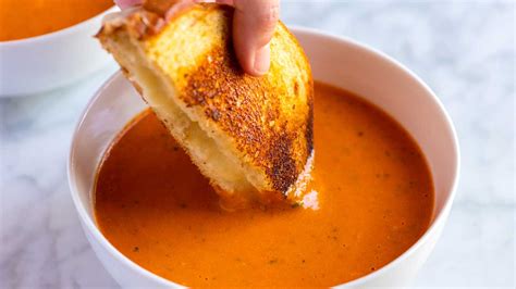 Easy Roasted Tomato Soup Recipe