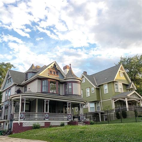 Omaha (Nebraska) | Victorian architecture, Victorian homes, Folk victorian