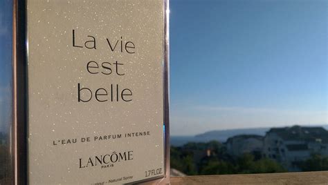 The Lady With The Little Dog: Lancôme La Vie Est Belle L'Eau de Parfum Intense - Животът е Щастие