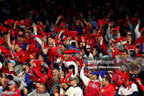 Philadelphia Phillies Fans Photos and Premium High Res Pictures - Getty ...