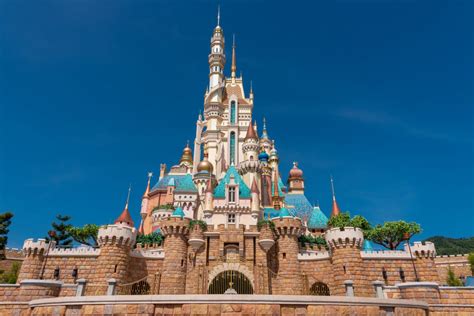 BREAKING: Castle of Magical Dreams at Hong Kong Disneyland Opening ...