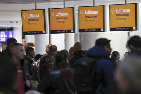 German Airport Strike: Lufthansa Ground Crews to Walk Out in FRA, MUC ...