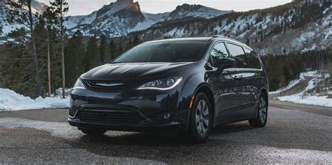 2020 Chrysler Pacifica Will Get AWD, Too