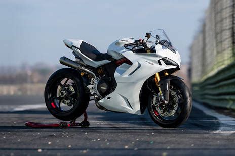 Ducati SuperSport 950 Price - Mileage, Colours, Images | BikeDekho