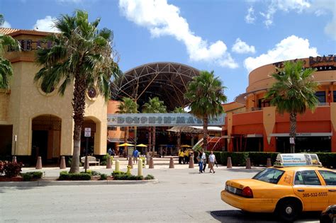 Dolphin Mall in Miami - The Largest Outlet Mall in South Florida - Go ...