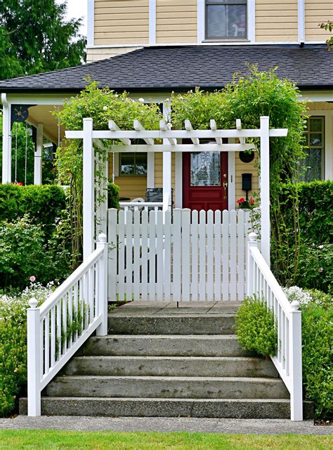 9 Charming Garden Gate Ideas for Your Yard - Town & Country Living