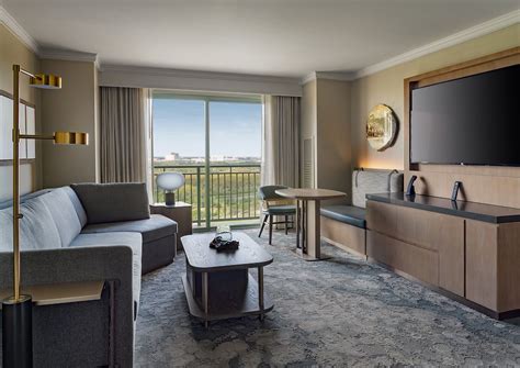 Rooms & Suites - JW Marriott