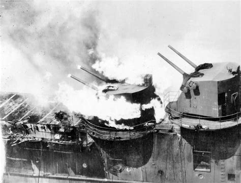 fire on aircraft carrier USS Franklin CV-13, 19 March 1945 | World War ...