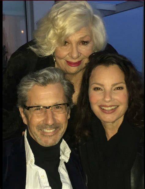 Key cast members of The Nanny reunite in adorable reunion