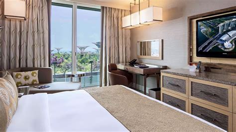 Deluxe Room with Walk-out Balcony | Marina Bay Sands