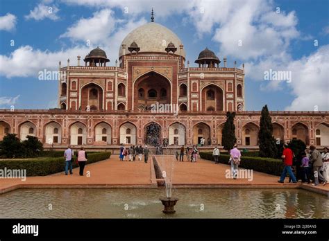 New Delhi, India. Tourists at Humayun's Tomb, Delhi's first Mughal ...