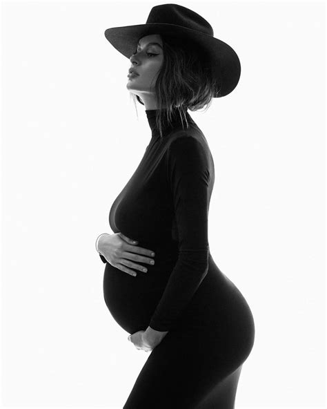 Nicole Trunfio (@nictrunfio) • Instagram photos and videos Studio Maternity Photos, Maternity ...