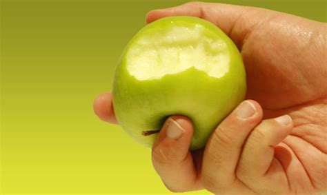 Green Apple | An apple a day keeps the doctor away ^_* | Yasser Alghofily | Flickr