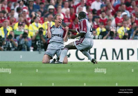 1999 champions league final basler hi-res stock photography and images ...