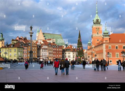 Castle Square in winter in Warsaw's Old Town, Zygmunt's column on the left and Royal Castle on ...