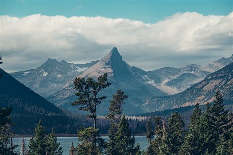 A beautiful lake view in Glacier National Park [OC] [6016x4016] : r ...