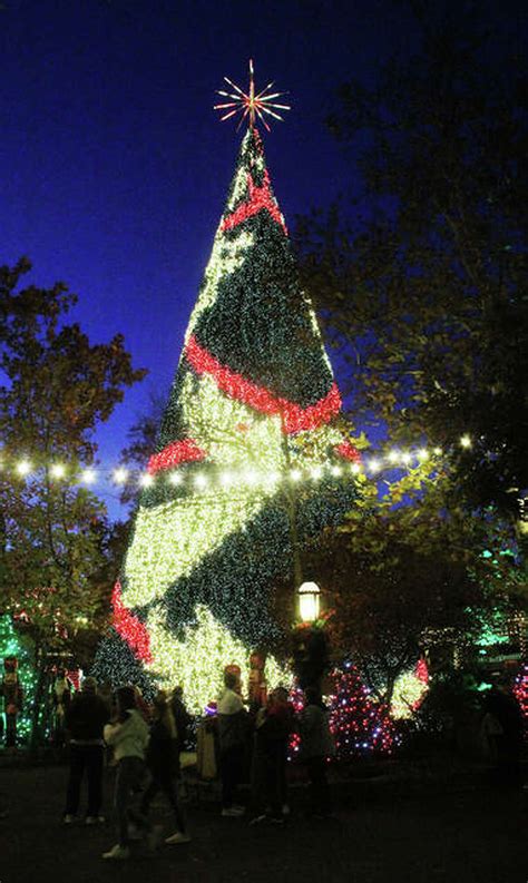 Silver Dollar City’s new 8-story, lighted tree highlights Christmas season