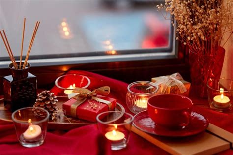 How to Style the Best Christmas Coffee Table Decor | Smitty's Fine ...
