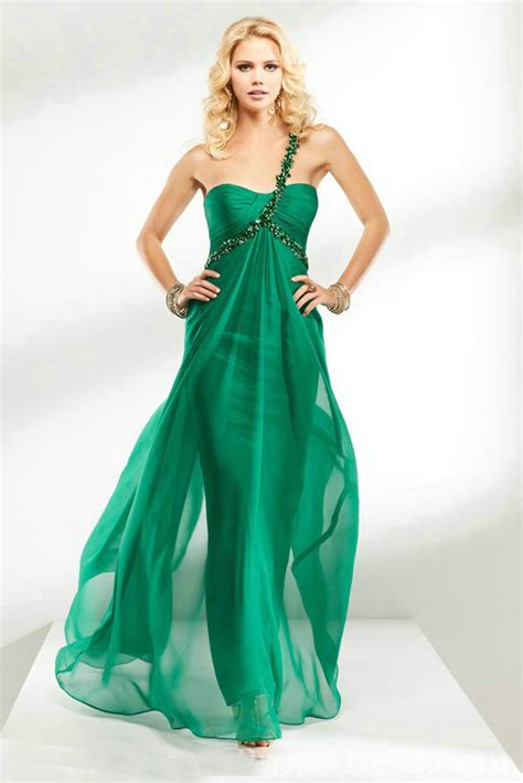 15 Outstanding Green Christmas Dresses - YusraBlog.com