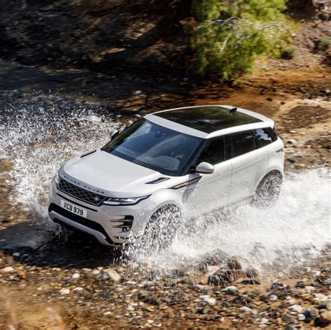 View Photos of the 2022 Range Rover Evoque