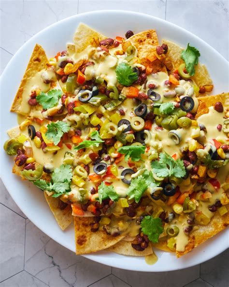 Loaded Nachos With Vegan Cheese Sauce | Perfect 10/10 Lunch