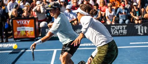 A Left Handed Pickleball Strategy for Covering the Middle – The Kitchen