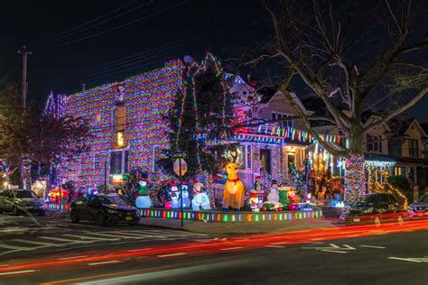 Dyker Heights Christmas Lights Guide (Tips for 2024 by a Local) - Your ...