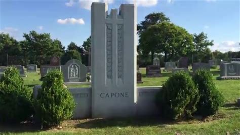 The Grave of Al Capone - YouTube