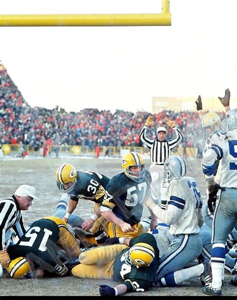 Ice Bowl 1967-Bart Starr with winning touchdown : r/OldSchoolCool