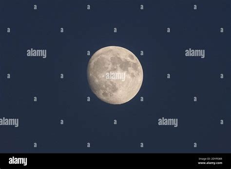 Gibbous moon hi-res stock photography and images - Alamy