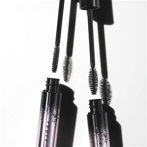 Want Lashes Like Rihanna? Fenty Beauty's First Mascara is Almost Here ...