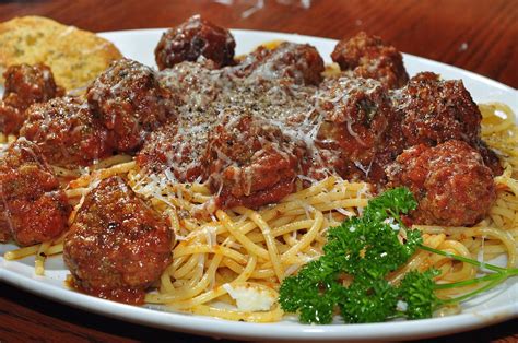 Spaghetti and meatballs - Wikipedia