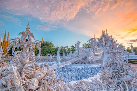 How to Visit the White Temple in Chiang Rai, Thailand