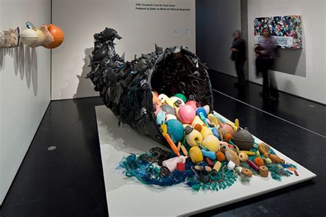 12 Inspiring Works of Art on Plastic Pollution | Trash art, Plastic pollution, Environmental art