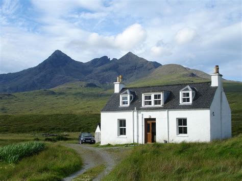 houses in the scottish islands | In a spectacular and isolated position ...