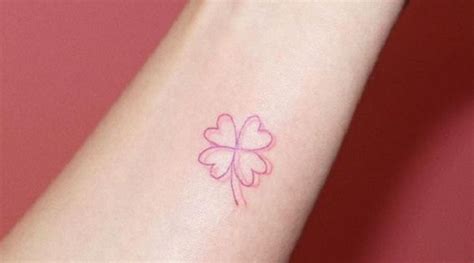 Clover silhouette tattoo a cikin zaɓuɓɓuka daban-daban | Tatuantes