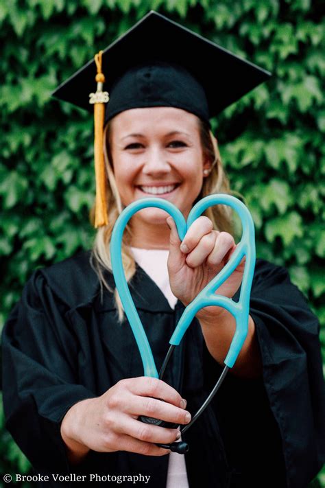 Nurse Graduation Photoshoot Ideas - IDEASWA
