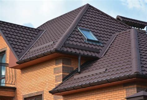 Hip Roofs: Pros, Cons, Installation Tips, Buying Guide