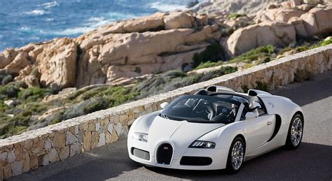 Online crop | HD wallpaper: HDTV Bugatti Veyron Cabrio, white Bugatti Chiron convertible coupe ...