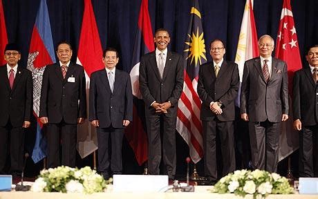 America apologises for displaying Philippine flag upside down during Obama meeting