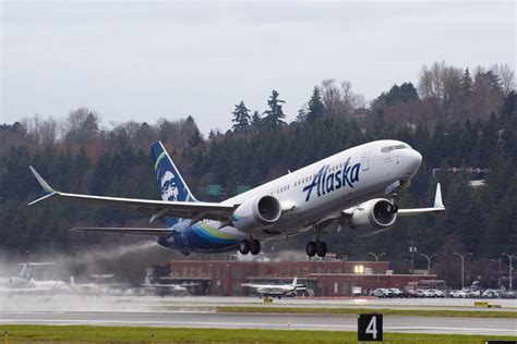 Alaska Airlines takes first 737 MAX 8, plans further cabin retrofits ...