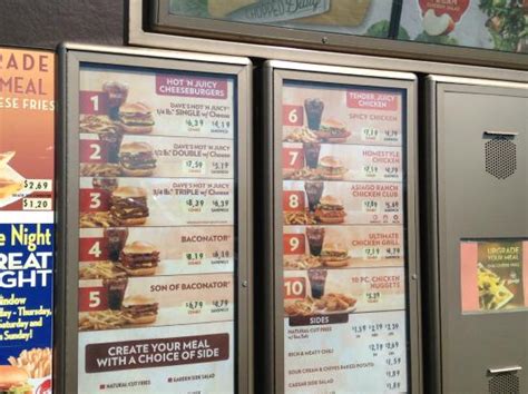 drive thru promotions: fotografía de Wendy's, Bedford - TripAdvisor